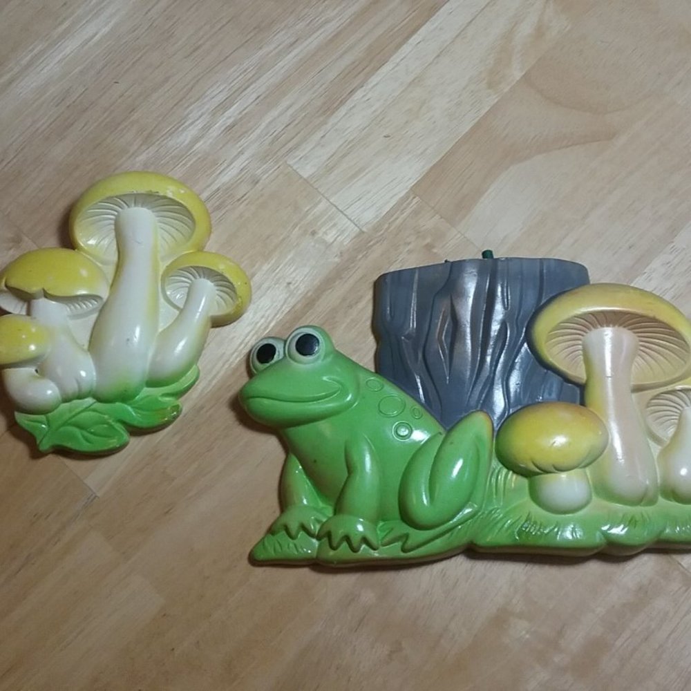 Vtg 1978 Miller Studio Chalkware Frog & Mushrooms